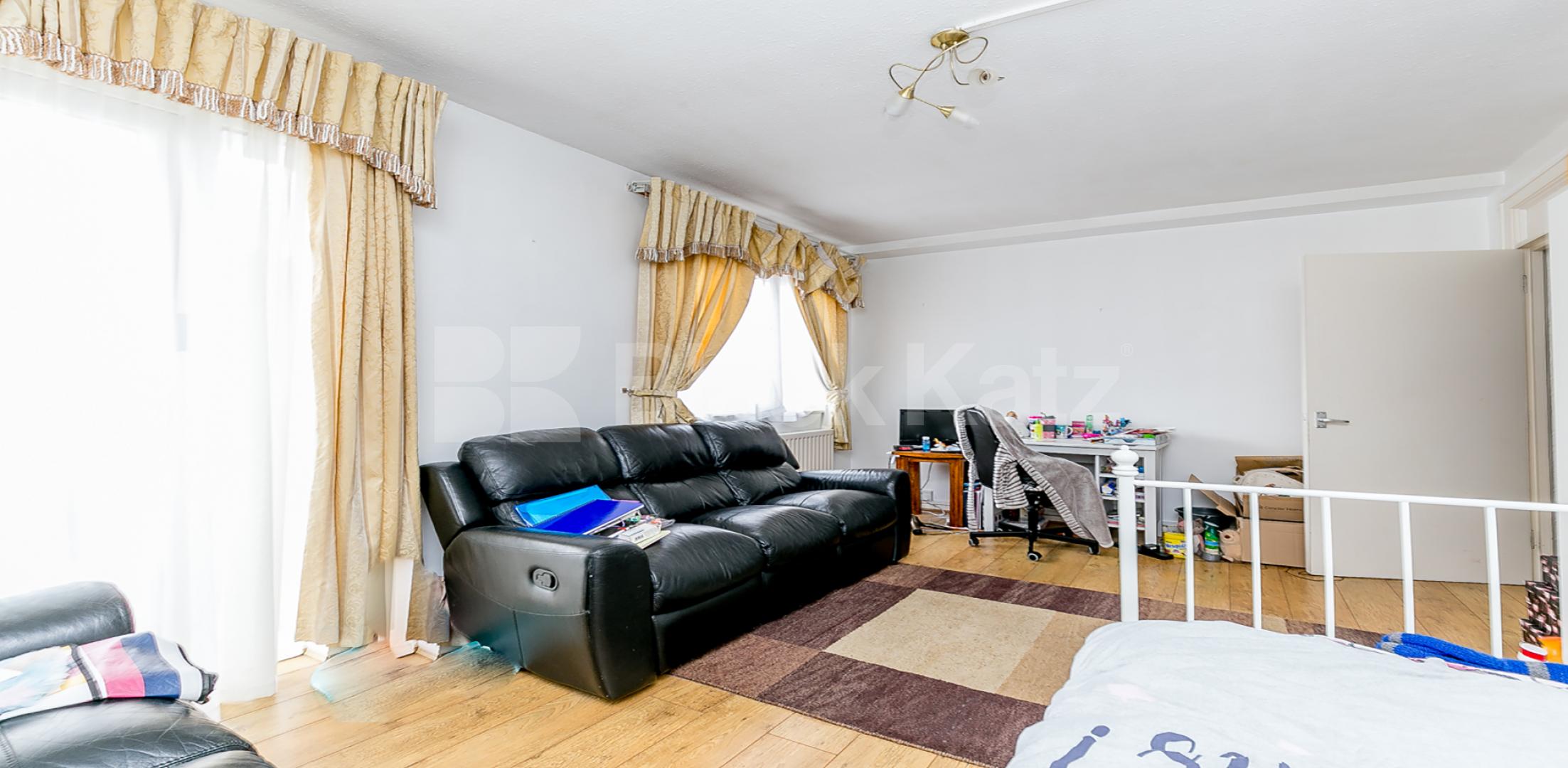 			PERFECT FOR 3 SHARERS!, 3 Bedroom, 1 bath, 1 reception Flat			 Bayham Street, Camden